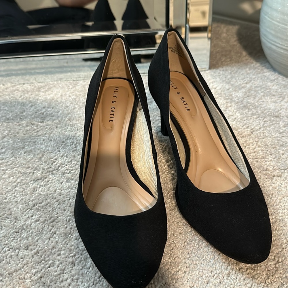 Black Womans pumps
